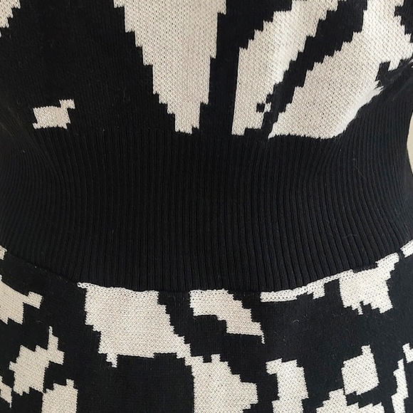 New Soft Wool Blend Sweater Dress Victor Glemaud Short Sleeve Abstract Print M - Picture 9 of 14